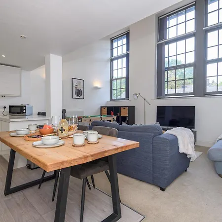 Pass The Keys Old School House - Luxury Family Xmas - Pool Table * Leeds (West Yorkshire)