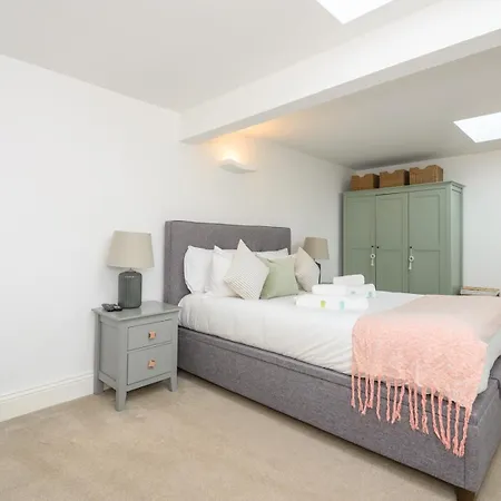 Pass The Keys Old School House - Luxury Family Xmas - Pool Table *