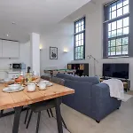 Апартаменти Pass The Keys Old School House - Luxury Family Xmas - Pool Table Лідс