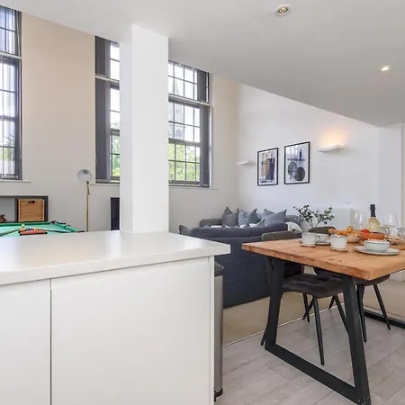 Apartment Pass The Keys Old School House - Luxury Family Xmas - Pool Table *