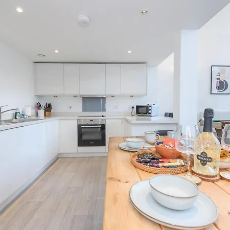 Pass The Keys Old School House - Luxury Family Xmas - Pool Table *