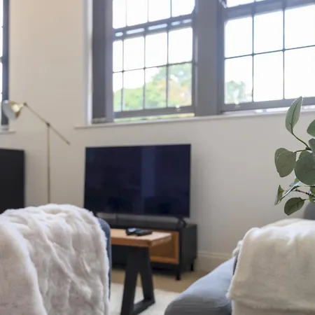 Pass The Keys Old School House - Luxury Family Xmas - Pool Table Apartment *