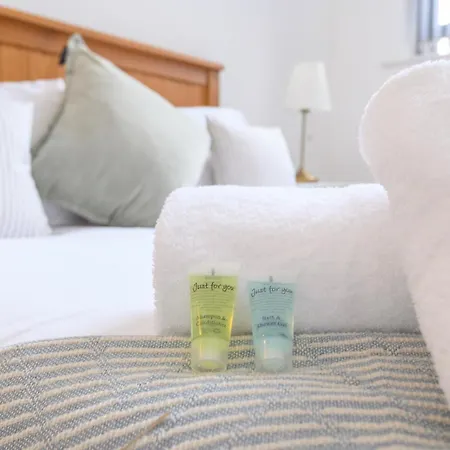 Pass The Keys Old School House - Luxury Family Xmas - Pool Table * Leeds (West Yorkshire)