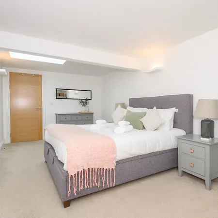 Pass The Keys Old School House - Luxury Family Xmas - Pool Table Leeds (West Yorkshire)