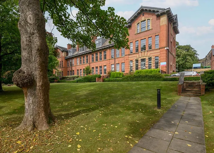 公寓 Pass The Keys Old School House - Luxury Family Xmas - Pool Table 利兹