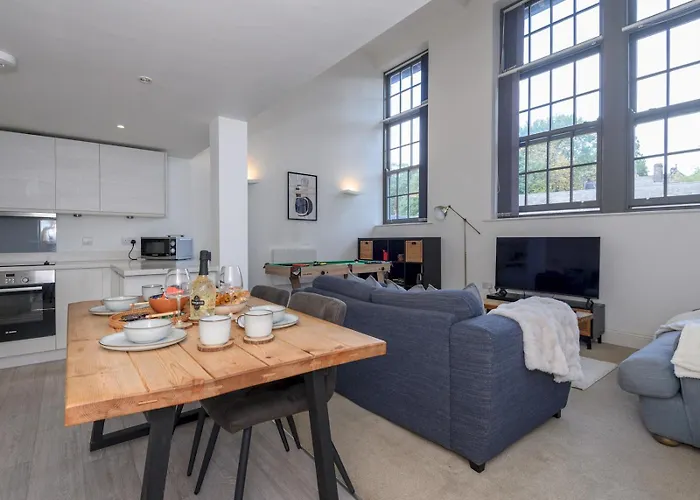 公寓 Pass The Keys Old School House - Luxury Family Xmas - Pool Table 利兹