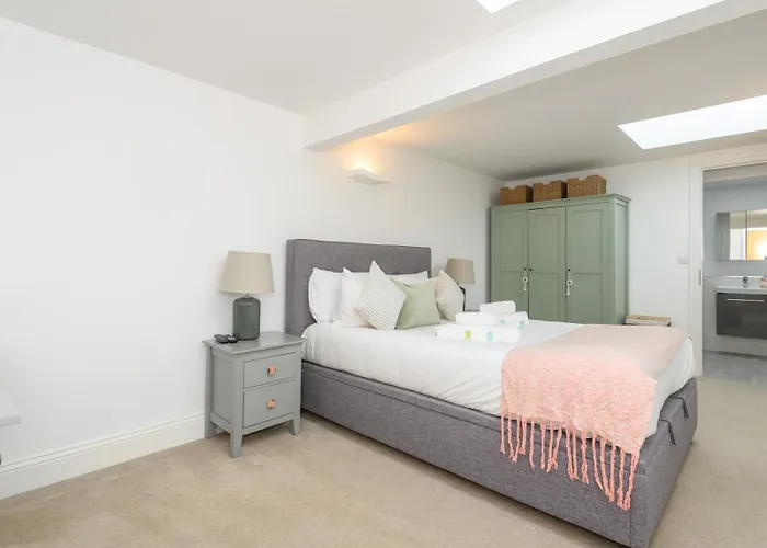 Pass The Keys Old School House - Luxury Family Xmas - Pool Table *