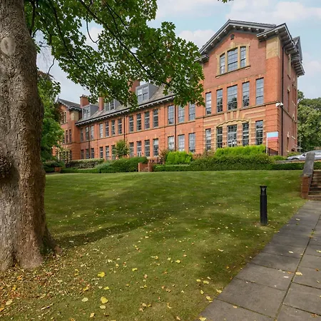 Daire Pass The Keys Old School House - Luxury Family Xmas - Pool Table Leeds (West Yorkshire)