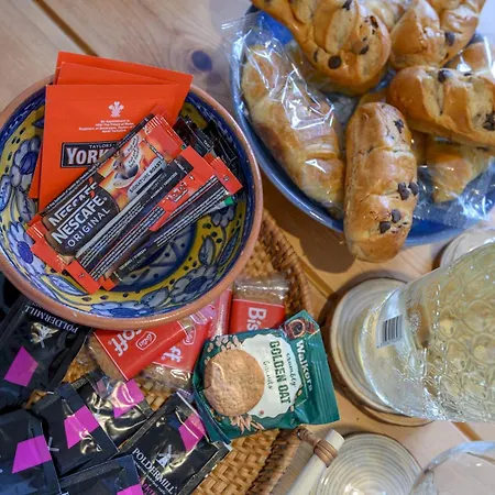 Pass The Keys Old School House - Luxury Family Xmas - Pool Table Daire Leeds (West Yorkshire)