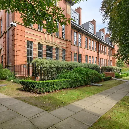 Pass The Keys Old School House - Luxury Family Xmas - Pool Table Daire Leeds (West Yorkshire)