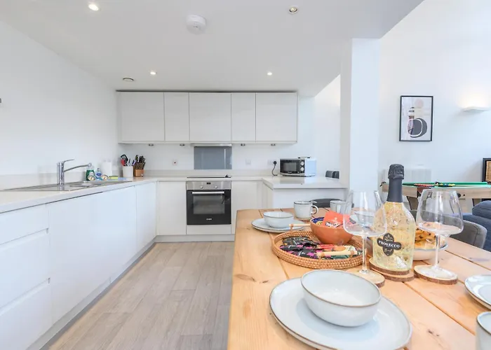 Pass The Keys Old School House - Luxury Family Xmas - Pool Table *