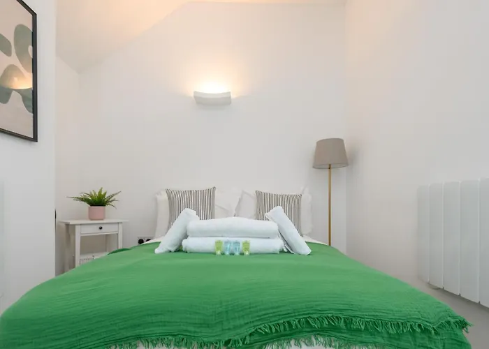 Pass The Keys Old School House - Luxury Family Xmas - Pool Table Лідс