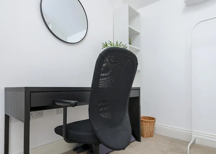 Pass The Keys Old School House - Luxury Family Xmas - Pool Table