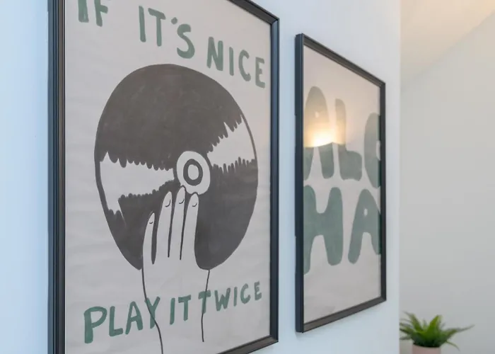 Pass The Keys Old School House - Luxury Family Xmas - Pool Table Апартаменти Лідс