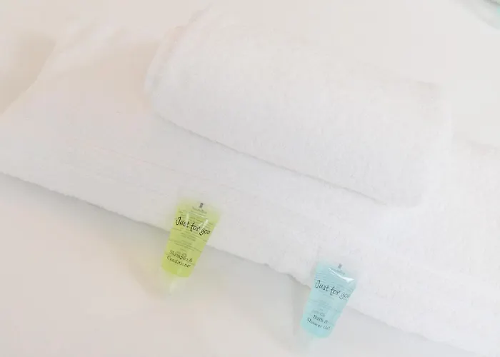 Апартаменти Pass The Keys Old School House - Luxury Family Xmas - Pool Table