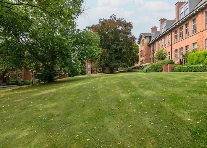 Pass The Keys Old School House - Luxury Family Xmas - Pool Table Лідс